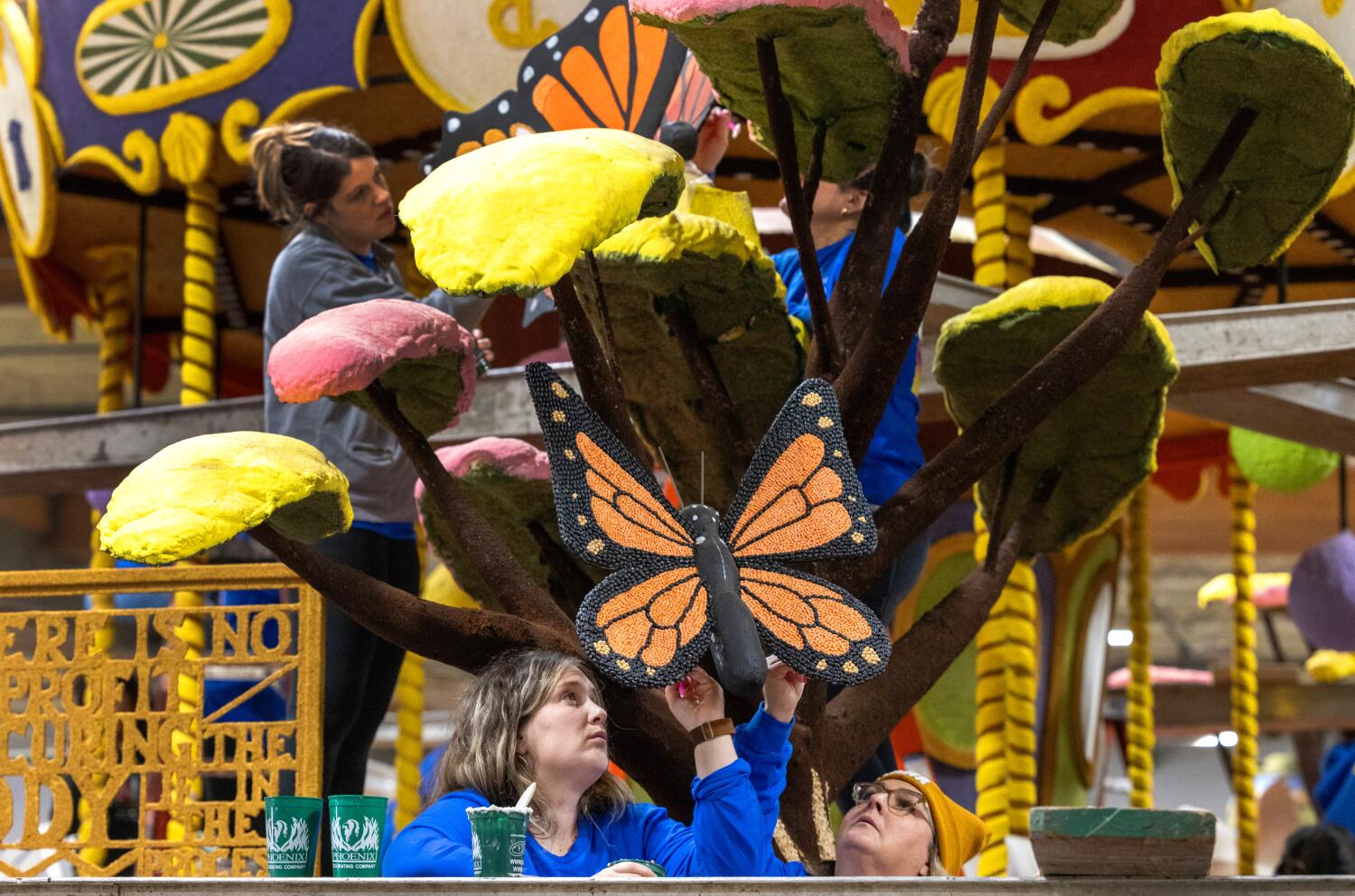 Photos: Volunteers put final touches on 2024 Rose Parade floats