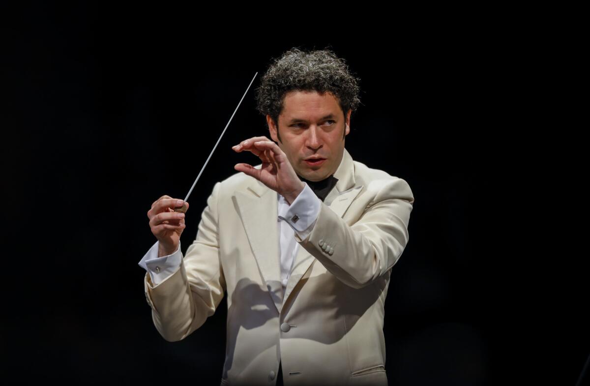 El director de orquesta Gustavo Dudamel asegura en entrevista con HOY que sus gustos musicales son muy amplios, y que lo ayuda a buscar colaboraciones inusuales.