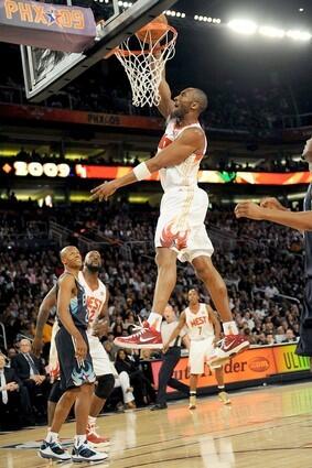 Kobe Bryant dunks