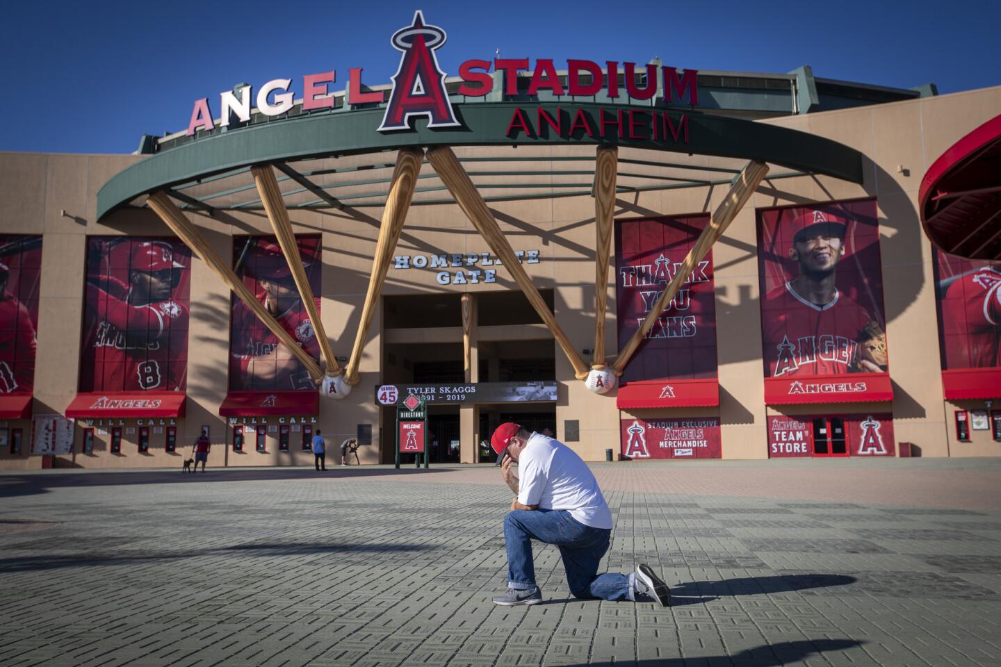 VIDEO: Los Angeles Honors Tyler Skaggs With Touching Memorial Outside  Angels Stadium