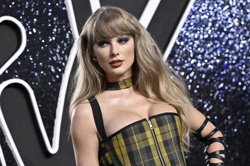 Taylor Swift gana el máximo honor el miércoles por la noche en los Premios MTV a los Videos Musicales e instó a los fans a votar.