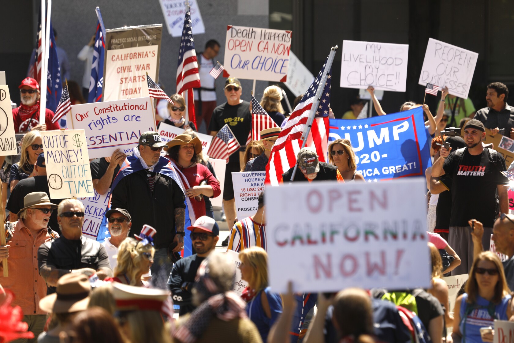 Capitol coronavirus protesters push California reopening - Los ...