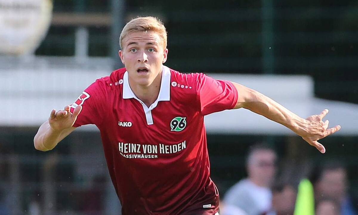 Hannover defender Timo Hubers.