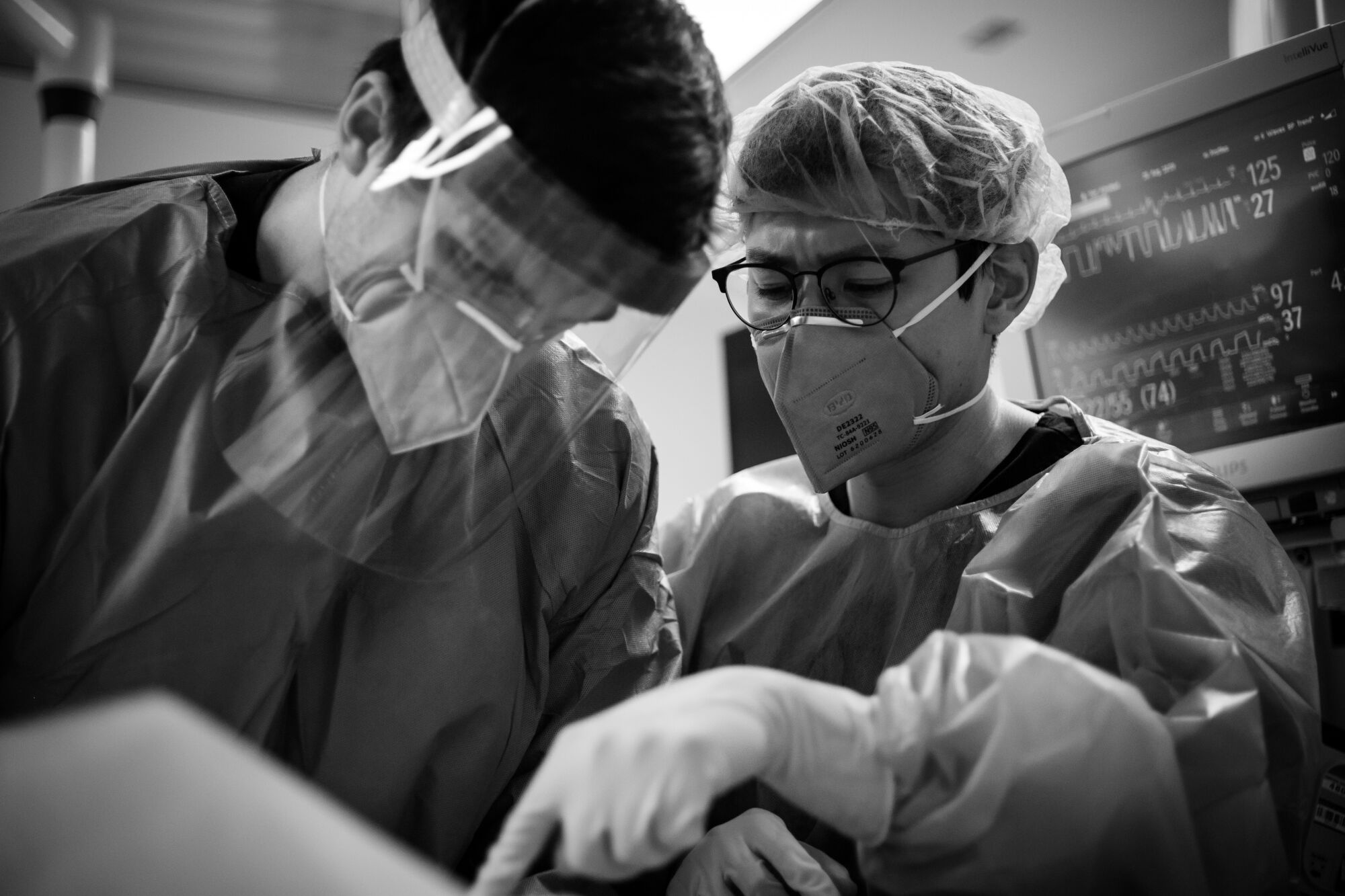 Dr. Nhu-Ngyuen Le supervises Dr. Chase Luther during a procedure.