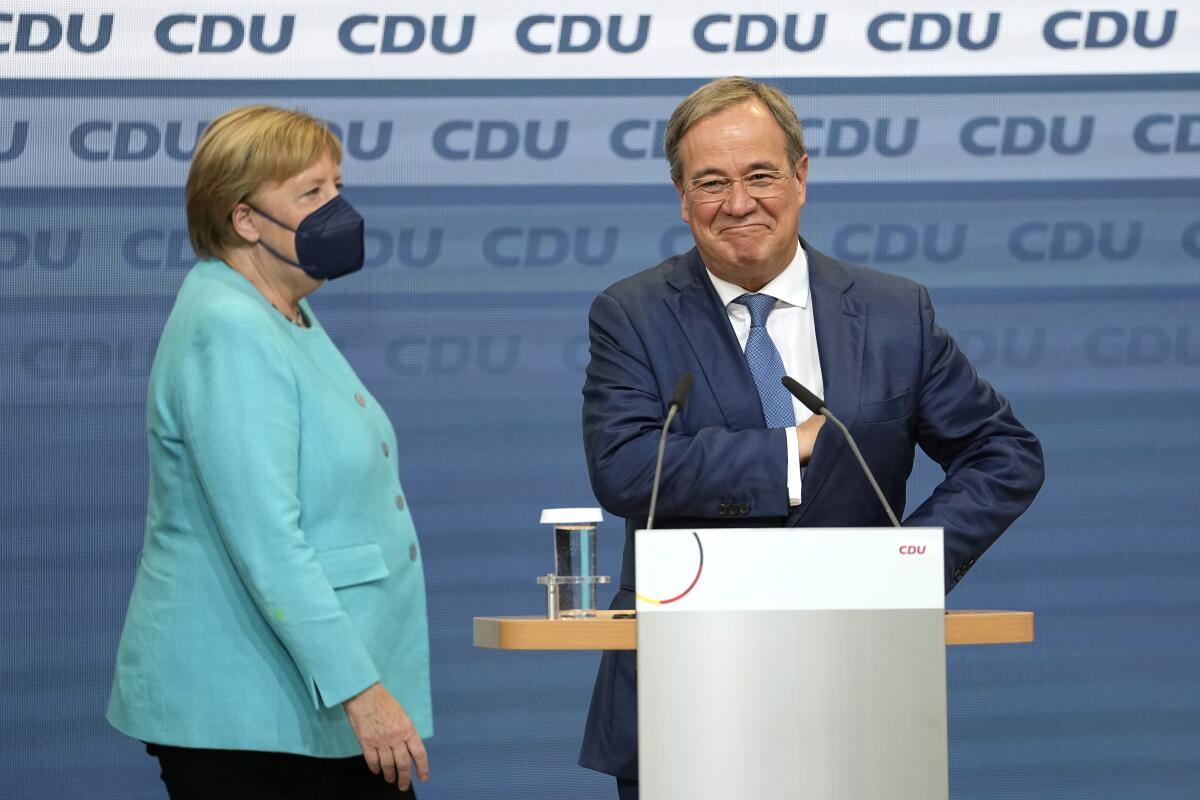 La canciller Angela Merkel, con mascarilla para protegerse del coronavirus