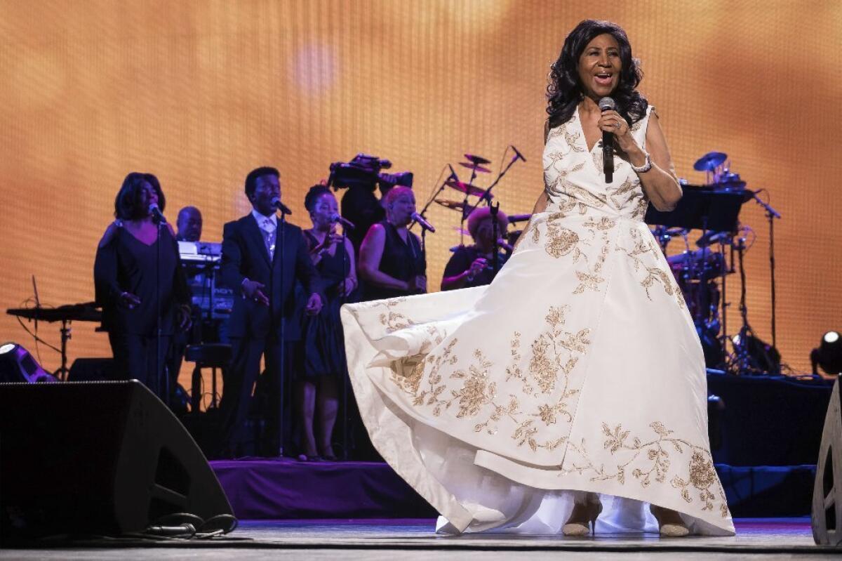 Aretha Franklin will be saluted at next month's American Music Awards.