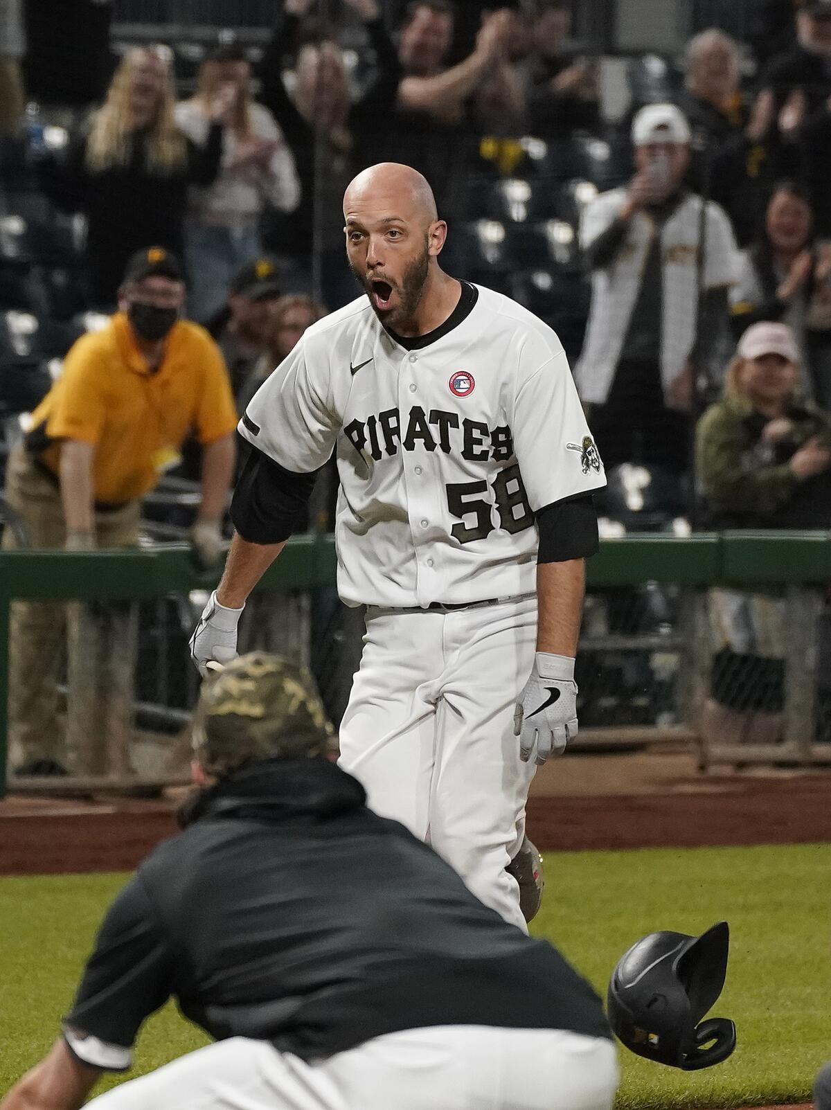 Adam Frazier's walk-off home run ends Pirates' losing streak