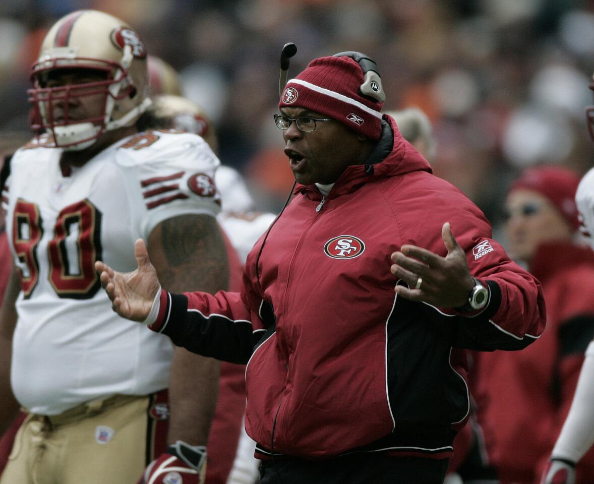 Mike Singletary yells out to the 49ers defense late in the second half against the Bears. The Bears won 17-9 at Soldier Field.