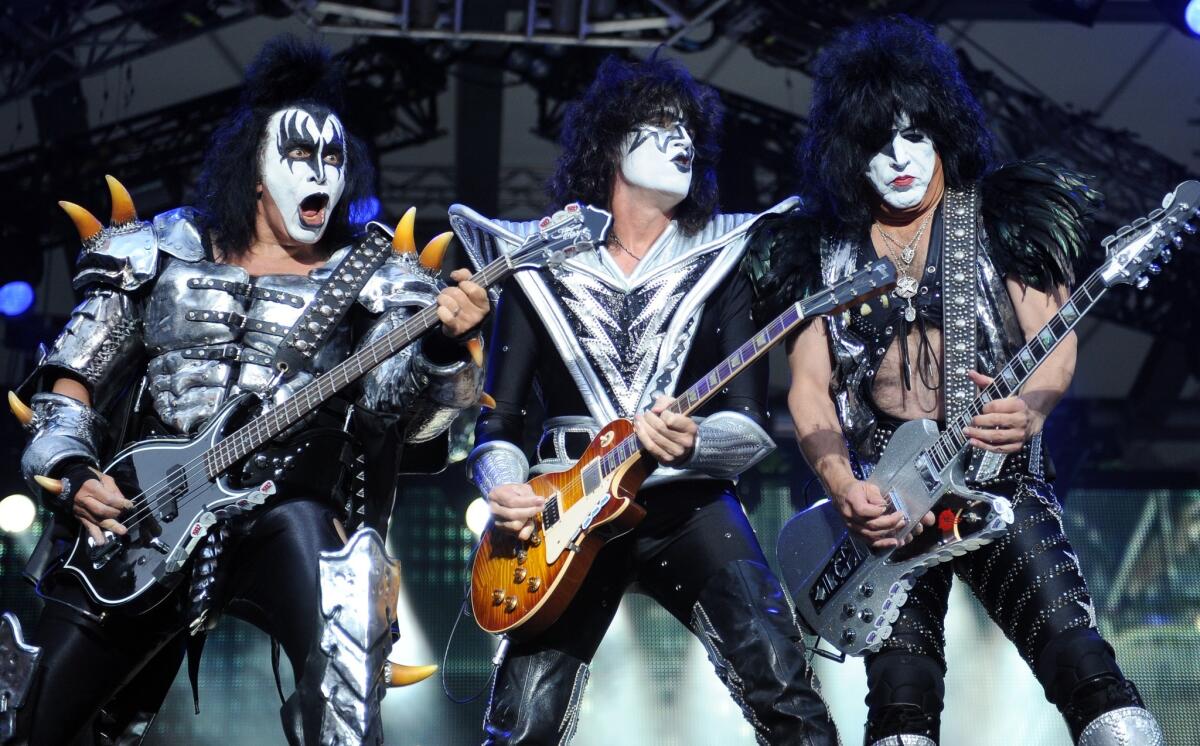 KISS says it won't be performing at the Rock and Roll Hall of Fame induction ceremony in April.