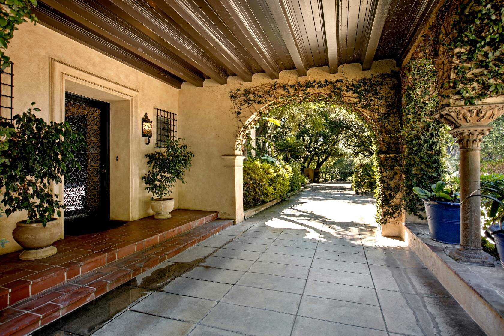 A Pasadena Spanish Colonial Suits The Lifestyle Of The Rich