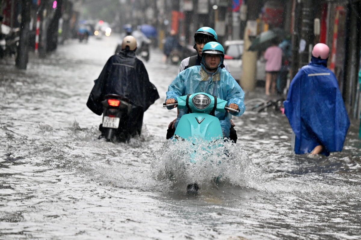 At least 4 killed as floods inundate more than 16,000 homes in Vietnam - Los Angeles Times