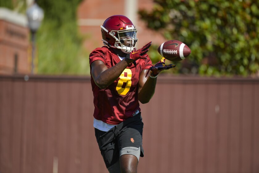 USC freshman tight end Michael Trigg practices.