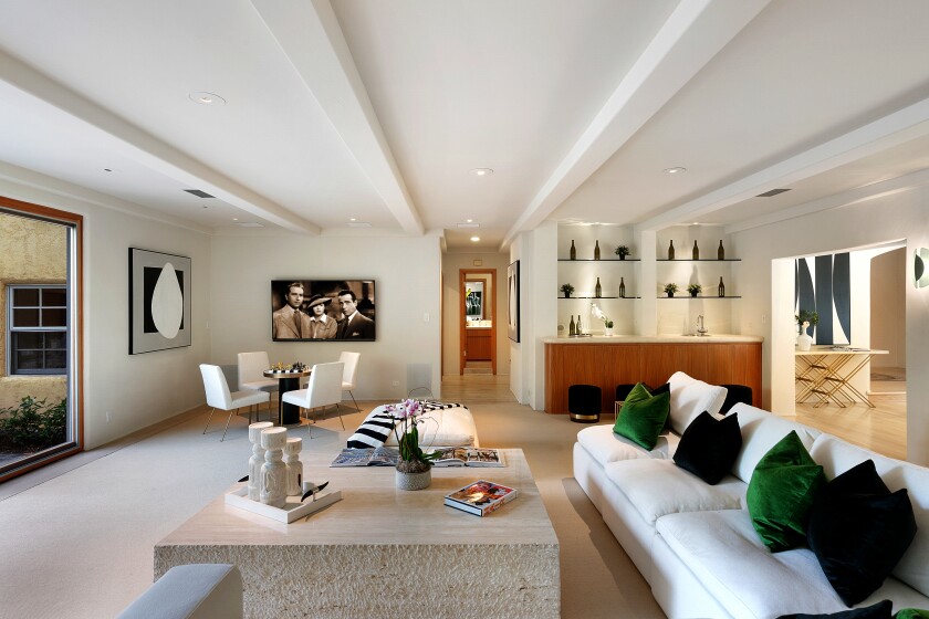 Hot Property John Travolta Gets 18 Million For Brentwood Home Los Angeles Times