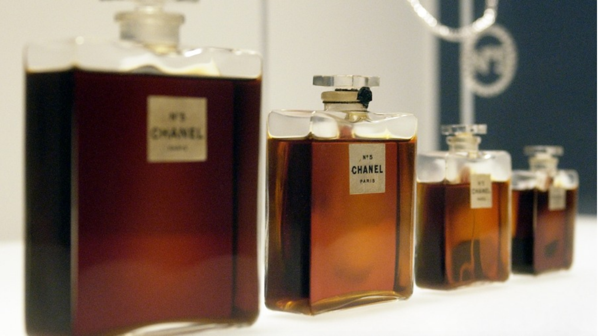 Esta es la polémica historia del perfume Nº 5 de Chanel - Los Angeles Times