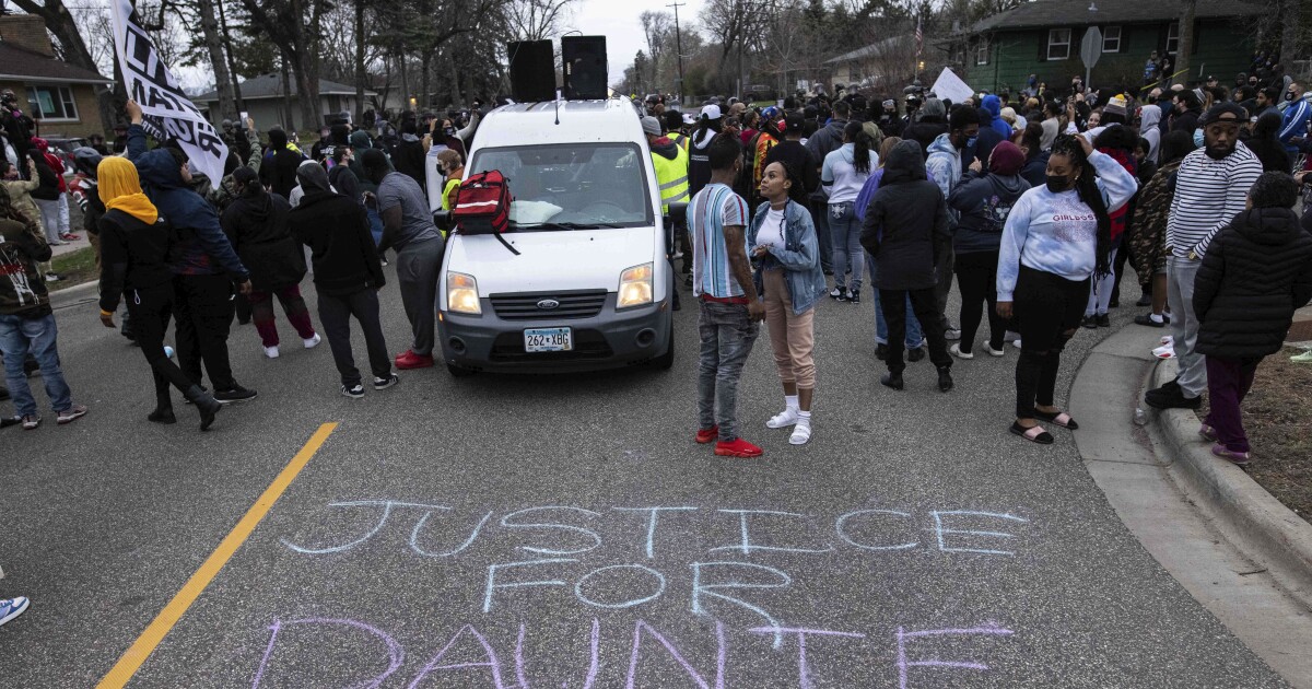 Minnesota officer who shot Black man meant to draw Taser, not handgun, police chief says Minnesota officer who shot Black man meant to draw Taser, not handgun, police chief says