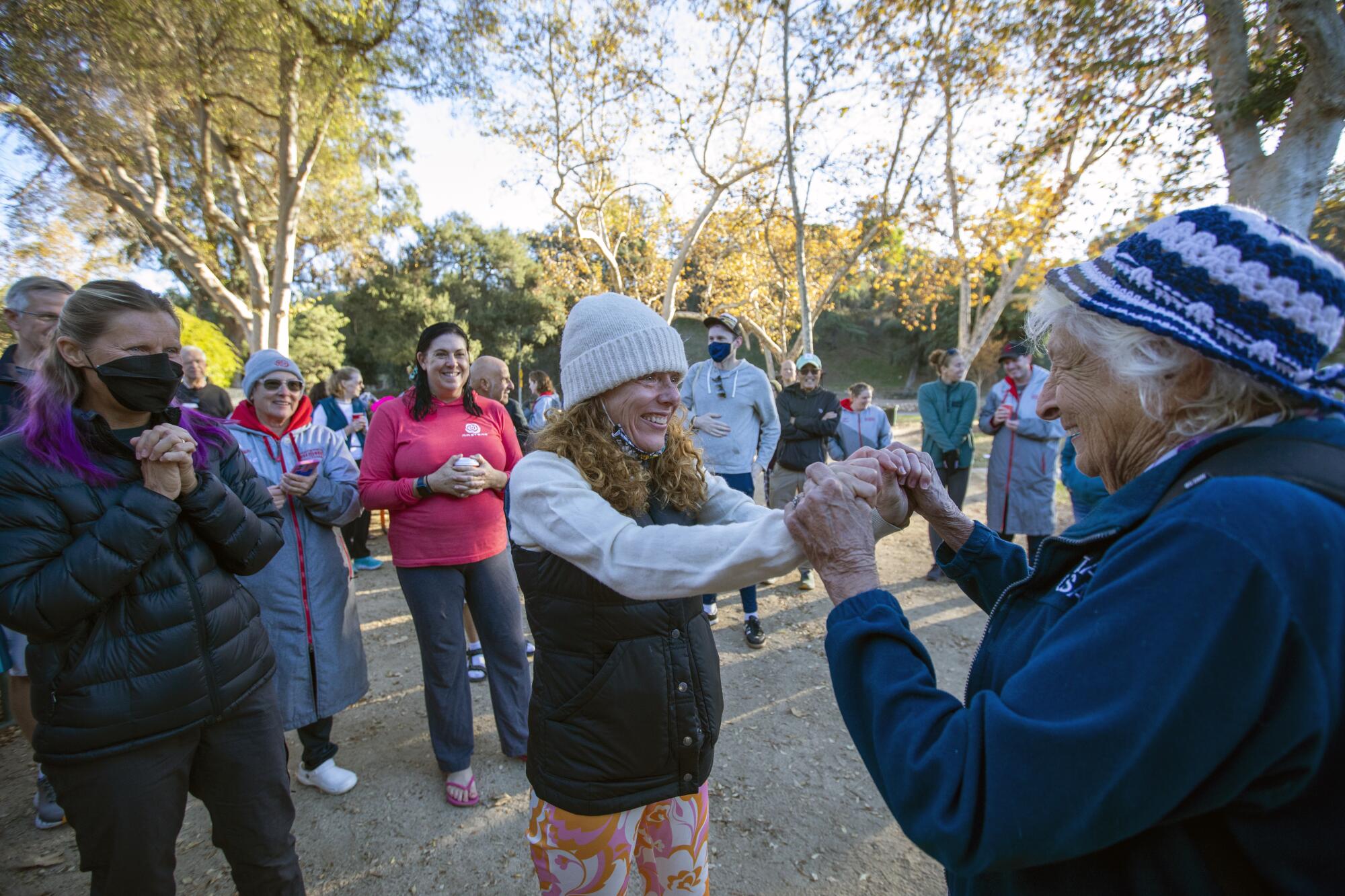  Susan Gold reaches out to her friend Maurine Kornfeld as other people look on