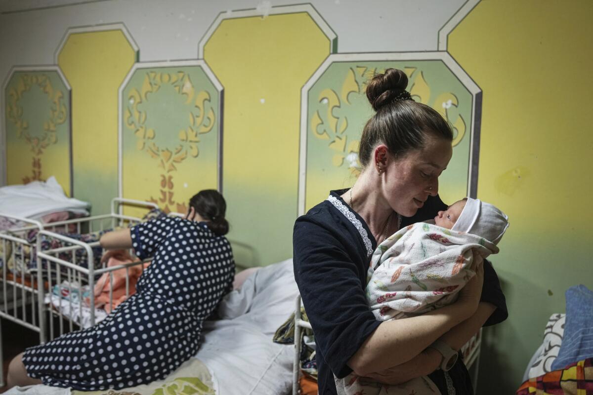 Maternidades se mueven a sótanos para proteger a pacientes