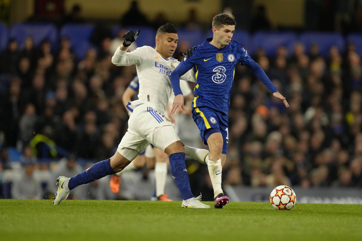 Chelsea's Christian Pulisic, right, challenges for the ball with Real Madrid's Casemiro during a Champions League first-leg quarterfinal soccer match between Chelsea and Real Madrid at Stamford Bridge stadium in London Wednesday, April 6, 2022. (AP Photo/Kirsty Wigglesworth)
