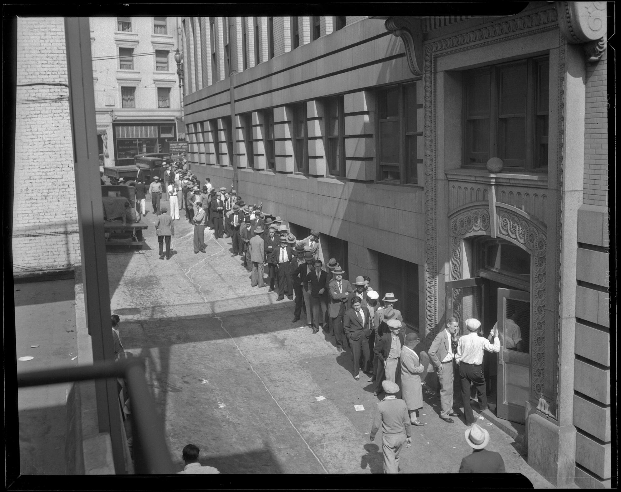 People waiting to register with the Los Angeles County Bureau of Employment Stabilization in 1933.