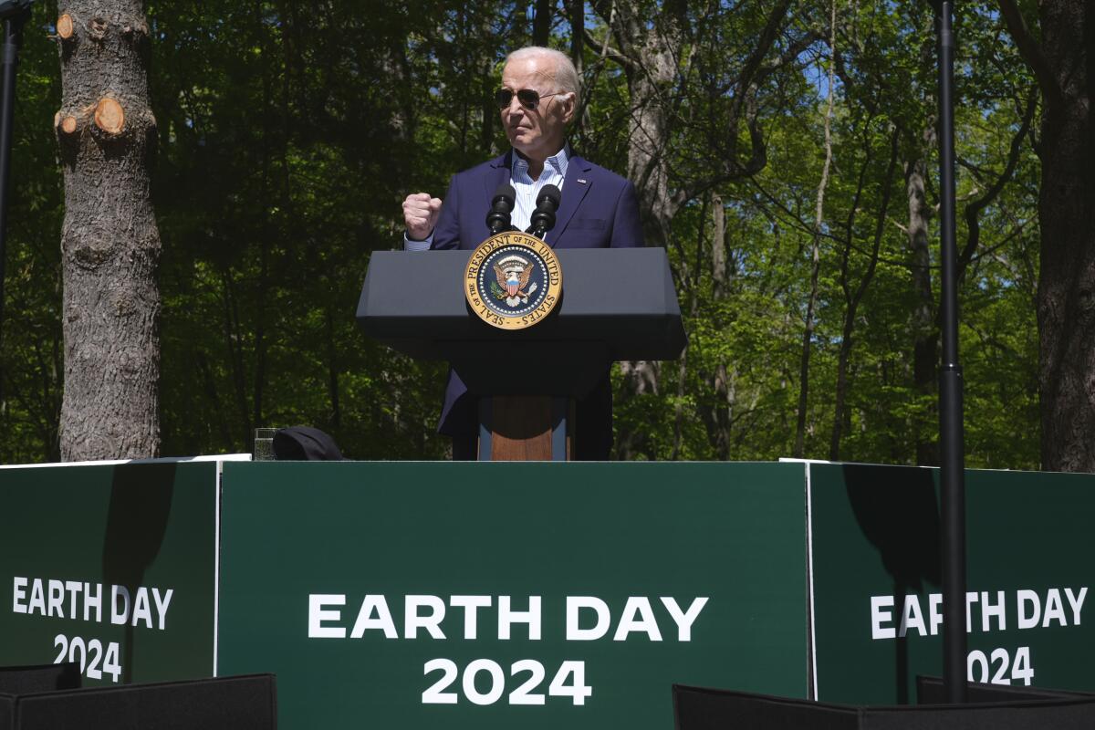 El presidente Joe Biden en el Parque Príncipe Guillermo durante el Día de la Tierra