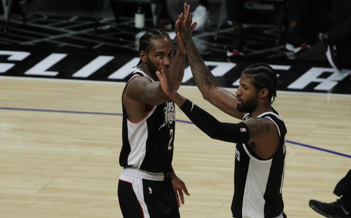 Paul George, Kawhi Leonard and Clippers adjusting on the fly - Los Angeles  Times