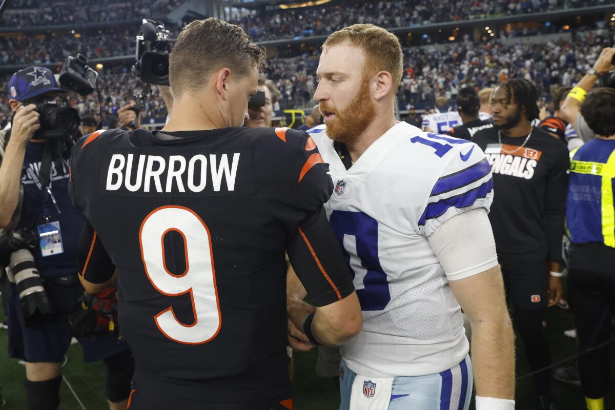 Joe Burrow gifts championship jersey to Michael Thomas