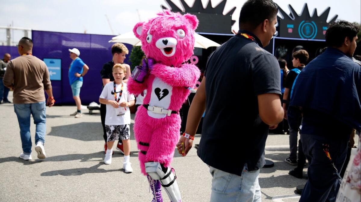 The Cuddle Team Leader strikes a pose at the Fortnite Summer Bloc Party.