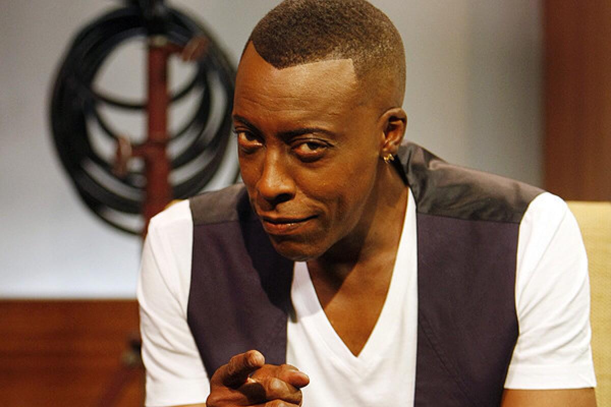 Arsenio Hall returns to the talk-show wars after nearly 20 years away, Monday at 11 p.m.