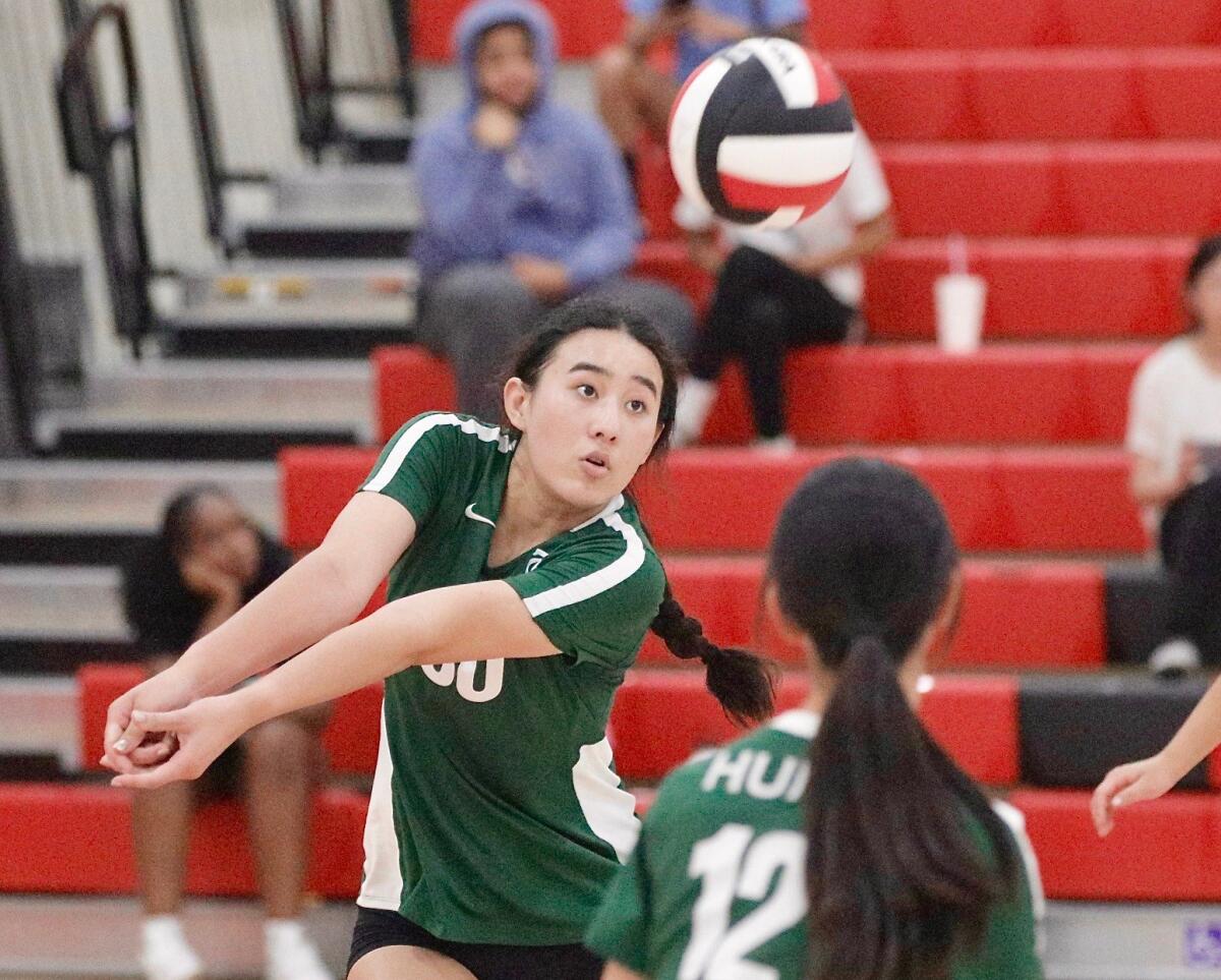 Taylor Yu passes to teammate Elizabeth Hung during Temple City’s nonleague match against Pasadena.