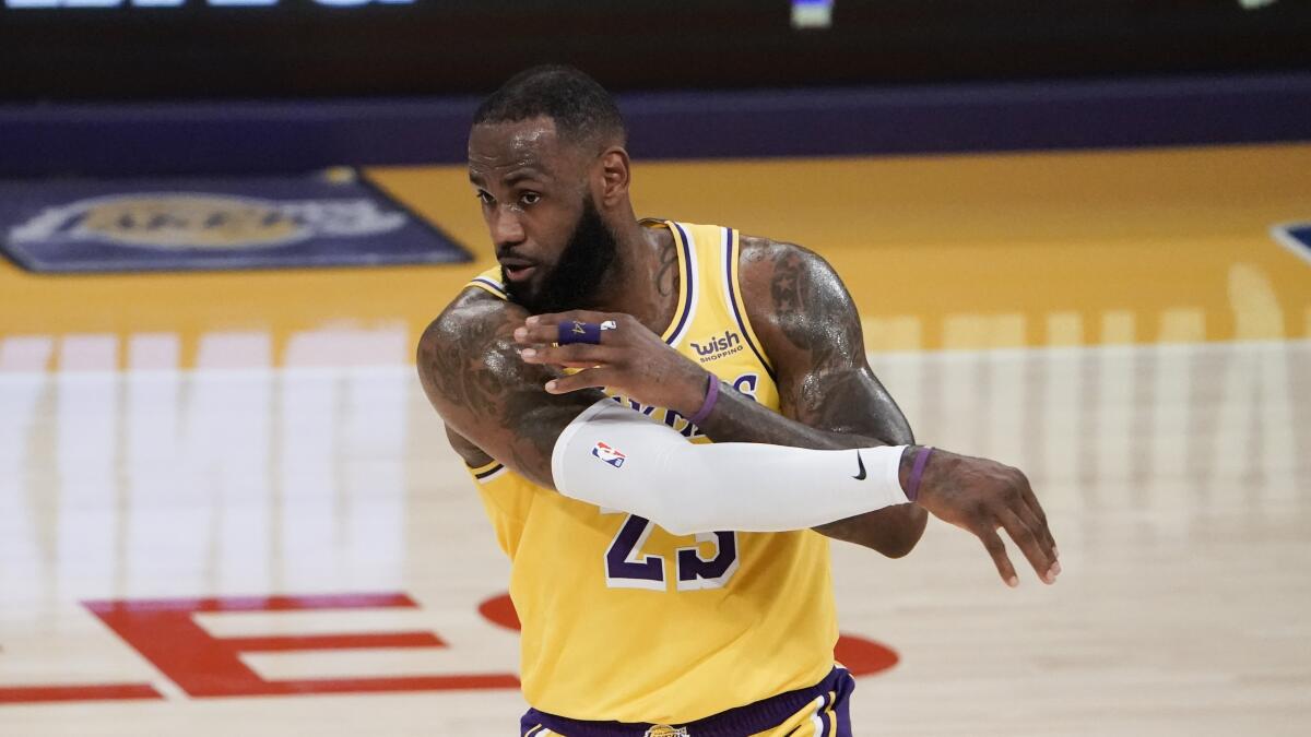 Lakers star LeBron James passes against the Golden State Warriors.