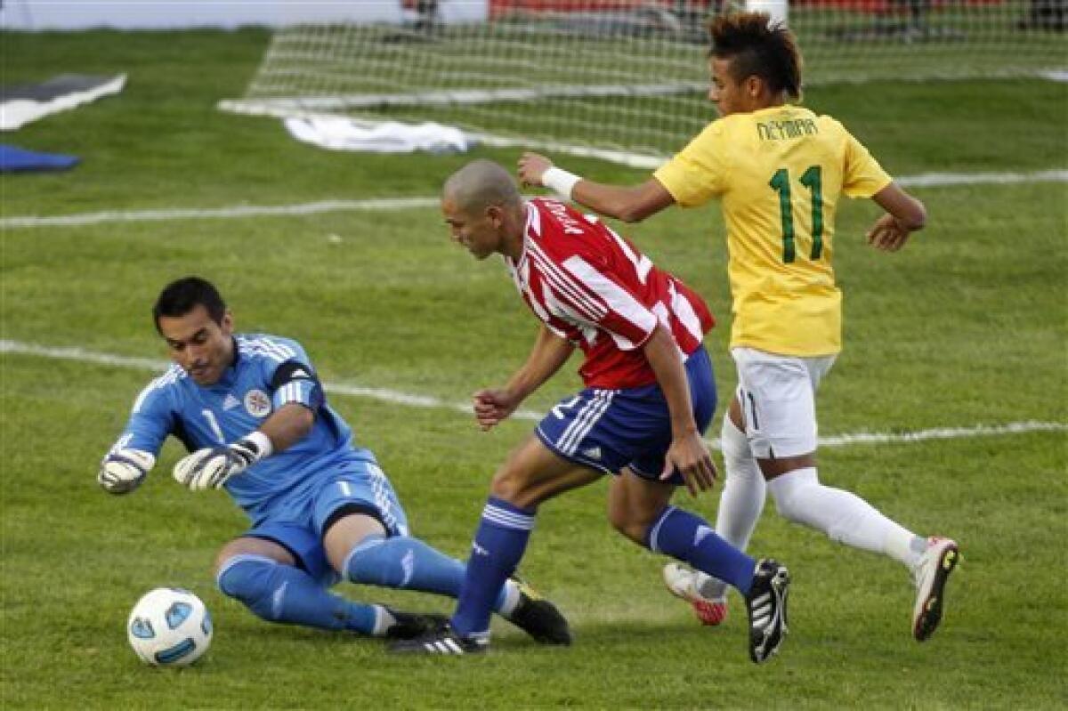 Rony of Brazil's Palmeiras heads the ball in an attempt to score during a  Copa Libertadores round of sixteen first leg soccer match against  Paraguay's Cerro Porteno in Asuncion, Paraguay, Wednesday, June