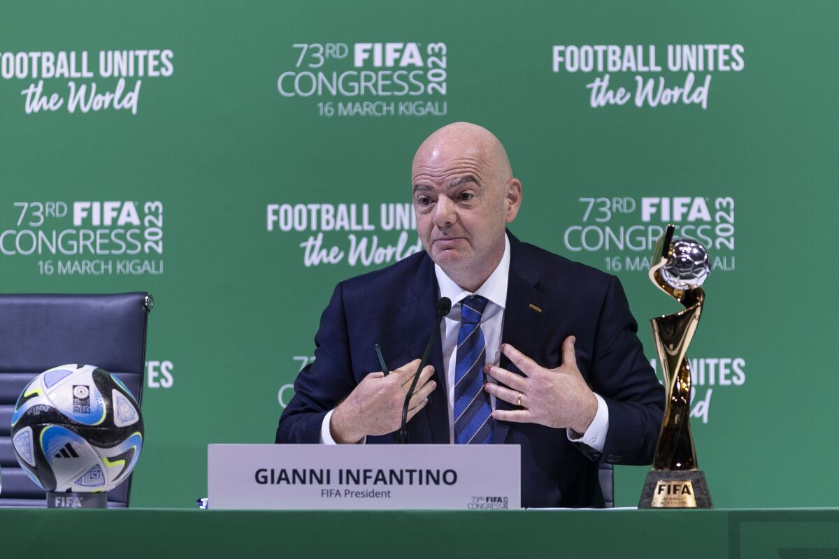 Gianni Infantino, presidente de FIFA, habla durante una conferencia de prensa en el 73er Congreso de FIFA