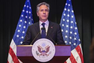 El secretario de Estado estadounidense Antony Blinken habla en conferencia de prensa en la embajada de Estados Unidos en Beijing, China, viernes 26 de abril de 2024. (AP Foto/Mark Schiefelbein, Pool)