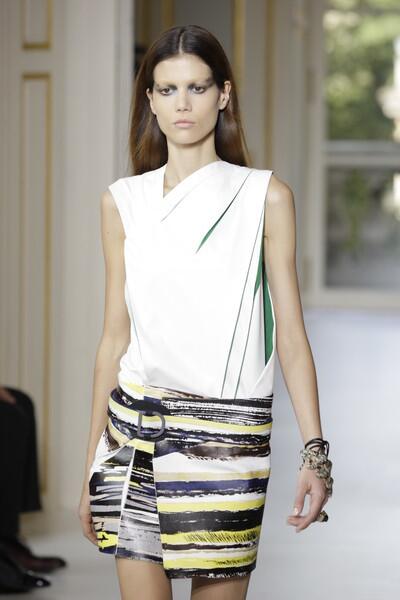 Paris Fashion Week -- Balenciaga Spring / Summer 2010 - Los Angeles Times