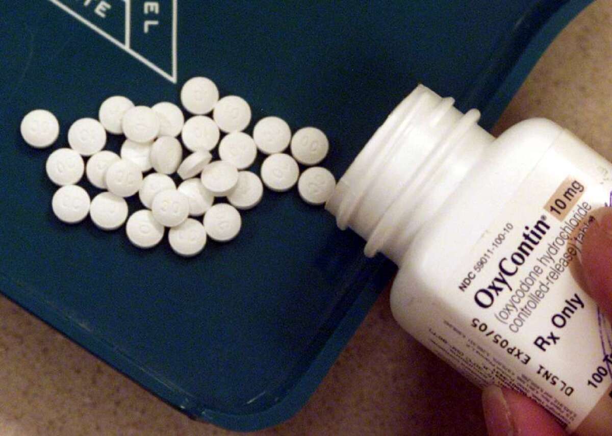 Deaths due to overdoses of prescription painkillers like OxyContin dropped sharply in Florida, the first such decline in a decade, according to a new report published by the CDC.