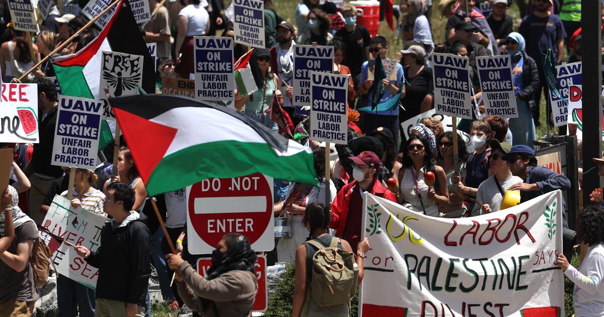 Pro-palästinensische Demonstranten verlegen das Lager der UC Santa Cruz und schließen sich streikenden Arbeitern an