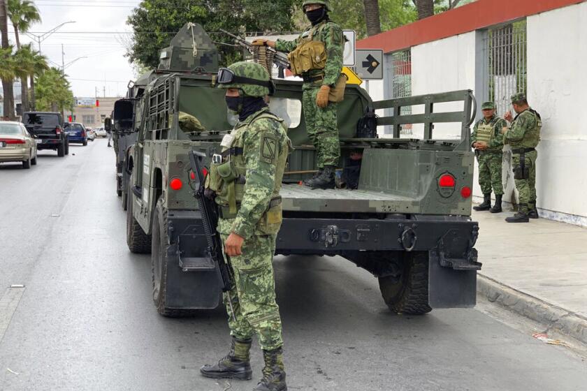 Archivo.- Soldados del Ejército mexicano se preparan para una operación de búsqueda,