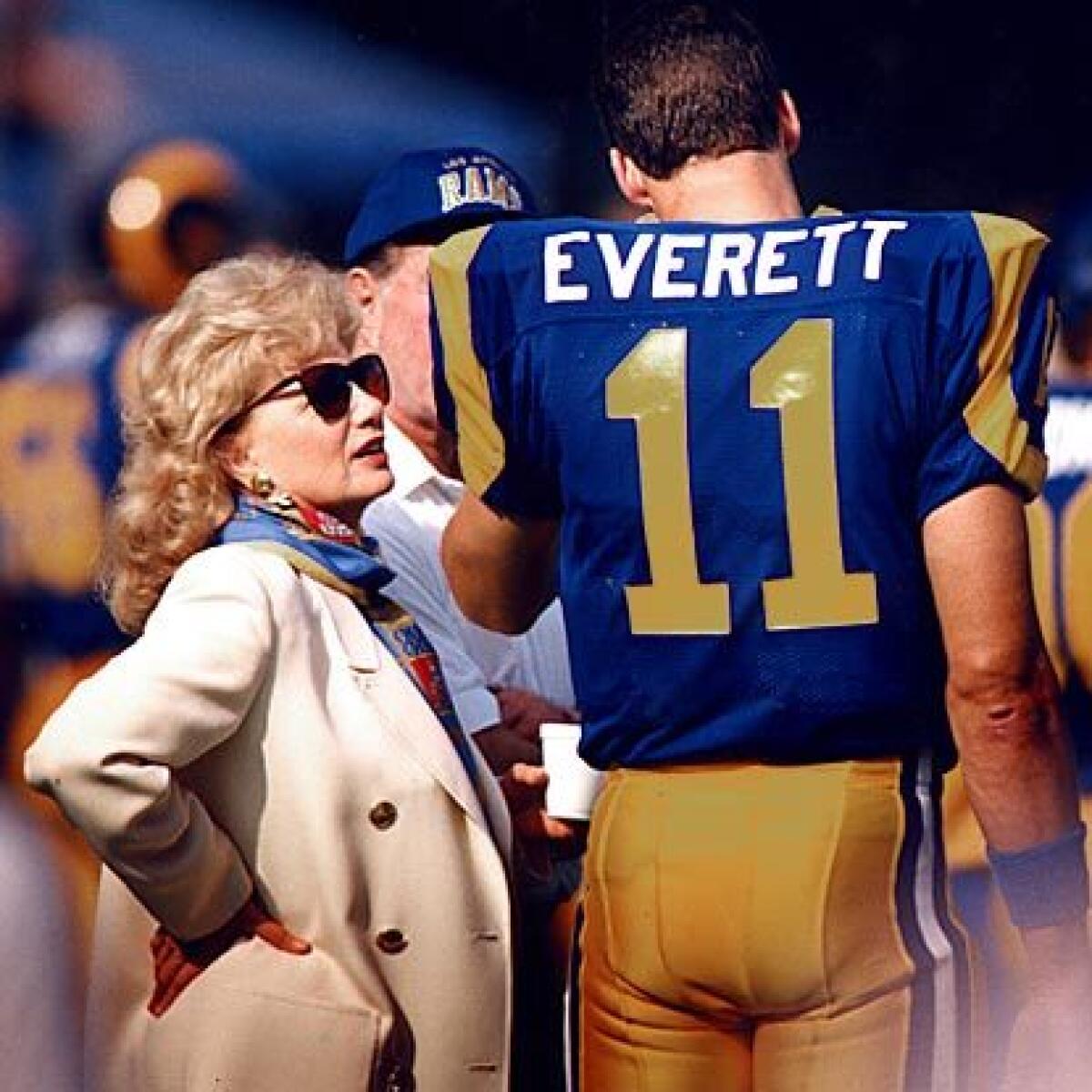 Jim Everett talks with former Rams owner Georgia Frontiere.