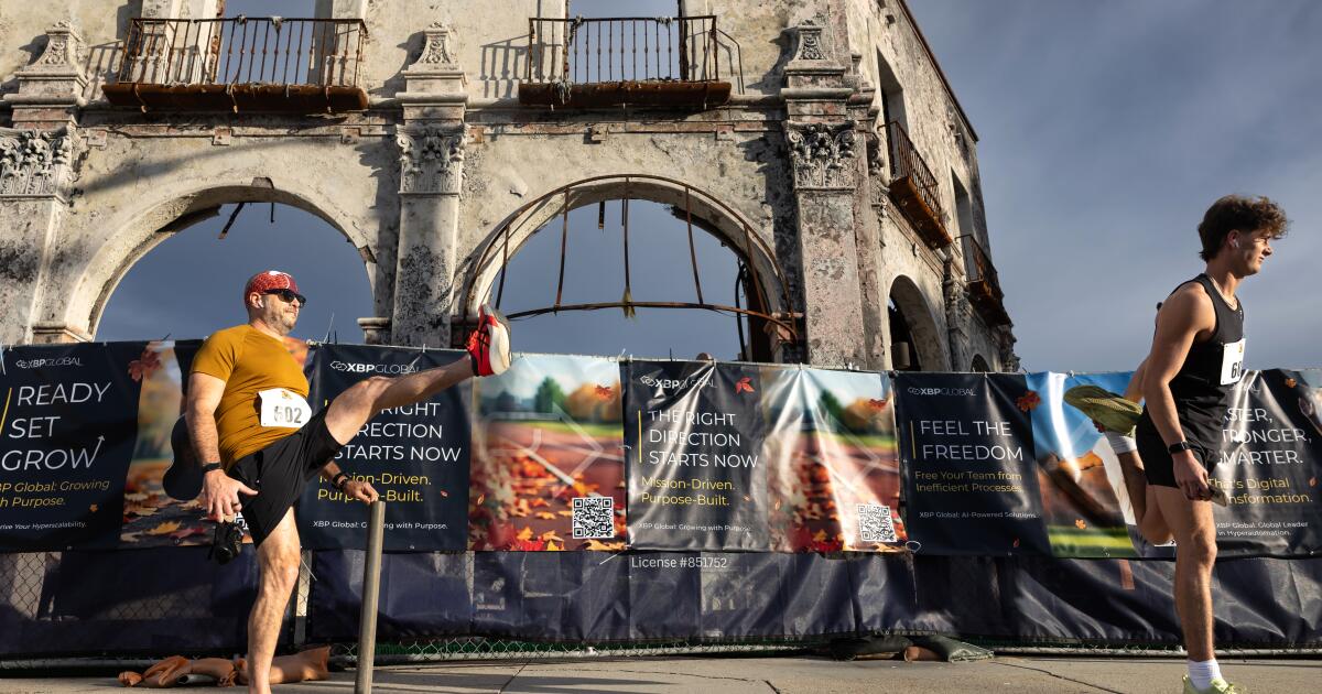 Pacific Palisades holds first turkey trot since deadly fire Pacific Palisades holds first turkey trot since deadly fire