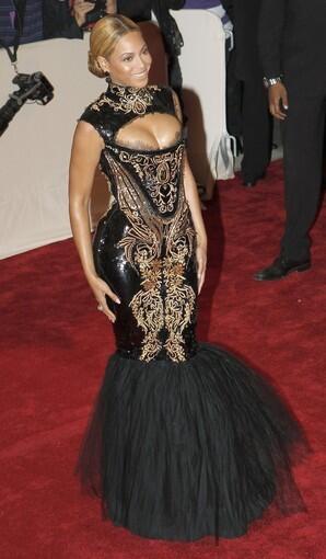 Singer Beyonce pose.