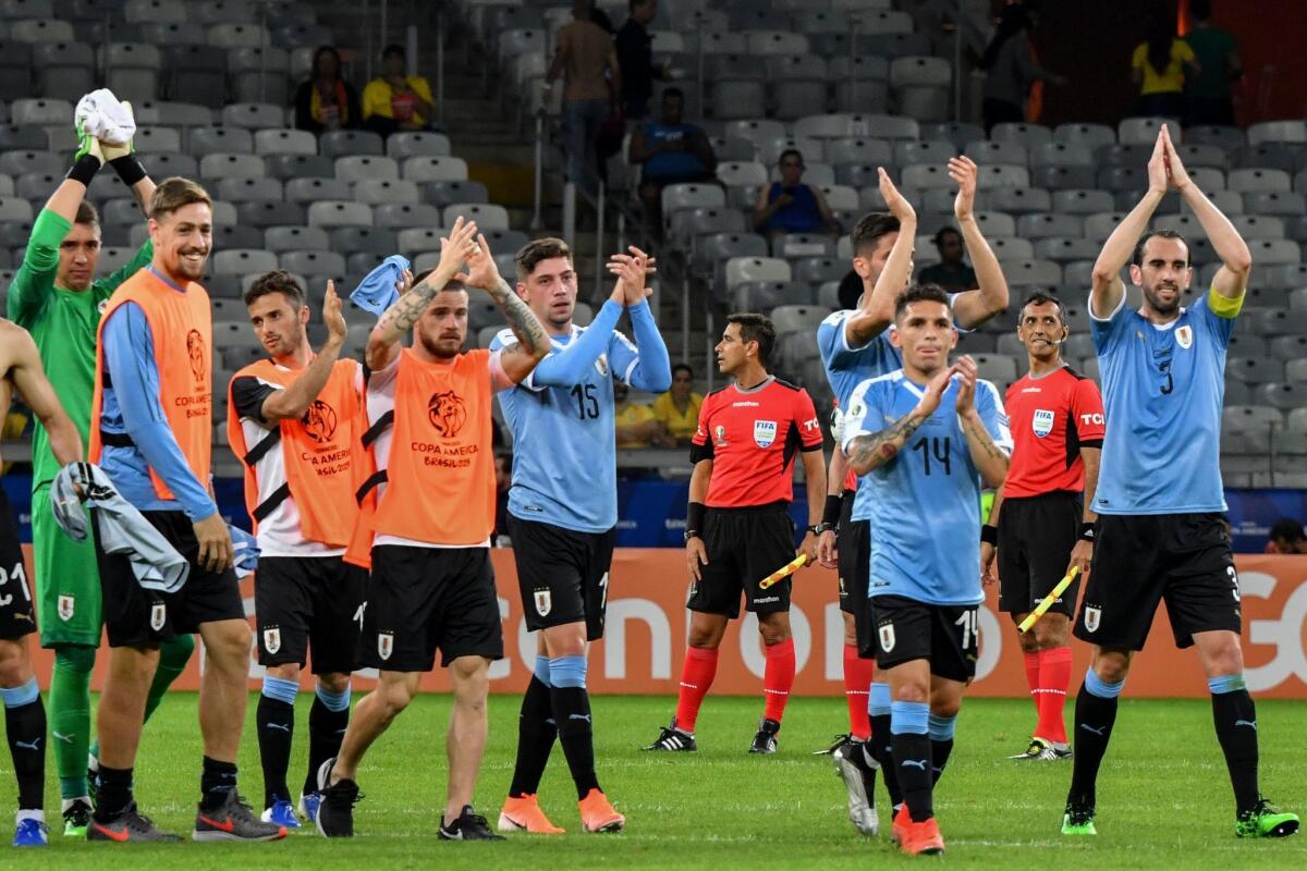 Players of Uruguay acknowledge the crowd after defeating Ecuador 4-0 in a Copa America football tournament group match at the Mineirao Stadium in Belo Horizonte, Brazil, on June 16, 2019. (Photo by Luis ACOSTA / AFP)LUIS ACOSTA/AFP/Getty Images ** OUTS - ELSENT, FPG, CM - OUTS * NM, PH, VA if sourced by CT, LA or MoD **