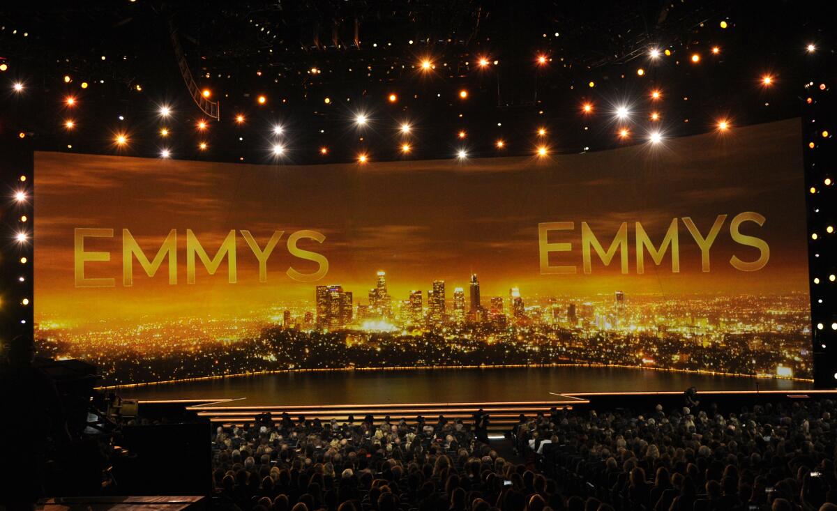 ARCHIVO - Una vista del escenario en la 71a edición de los Premios Emmy en Los Ángeles