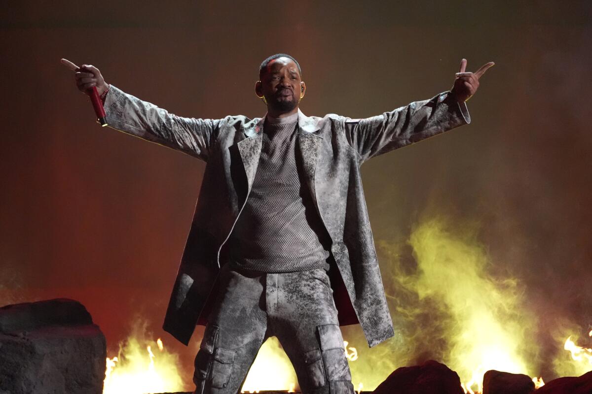 Will Smith actúa durante los premios BET el domingo 30 de junio de 2024 en el Peacock Theatre de Los Ángeles.