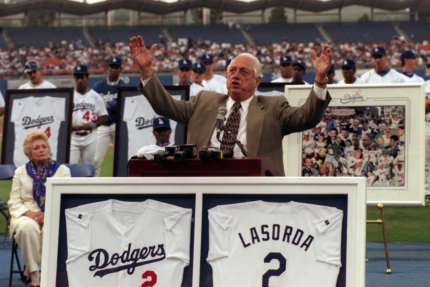 Majestic Los Angeles Dodgers TOMMY LASORDA 1988 World Series Baseball –