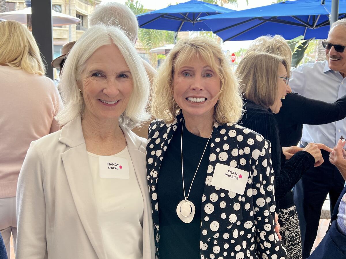 La Jolla Newcomers Club incoming president Nancy O'Neal (left) with outgoing president Fran Phillips.