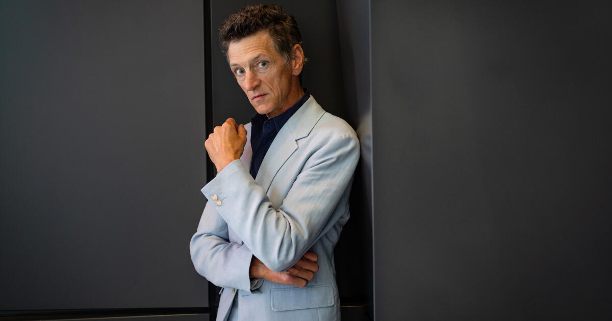 John Hawkes fought the idea of singing on 'True Detective'