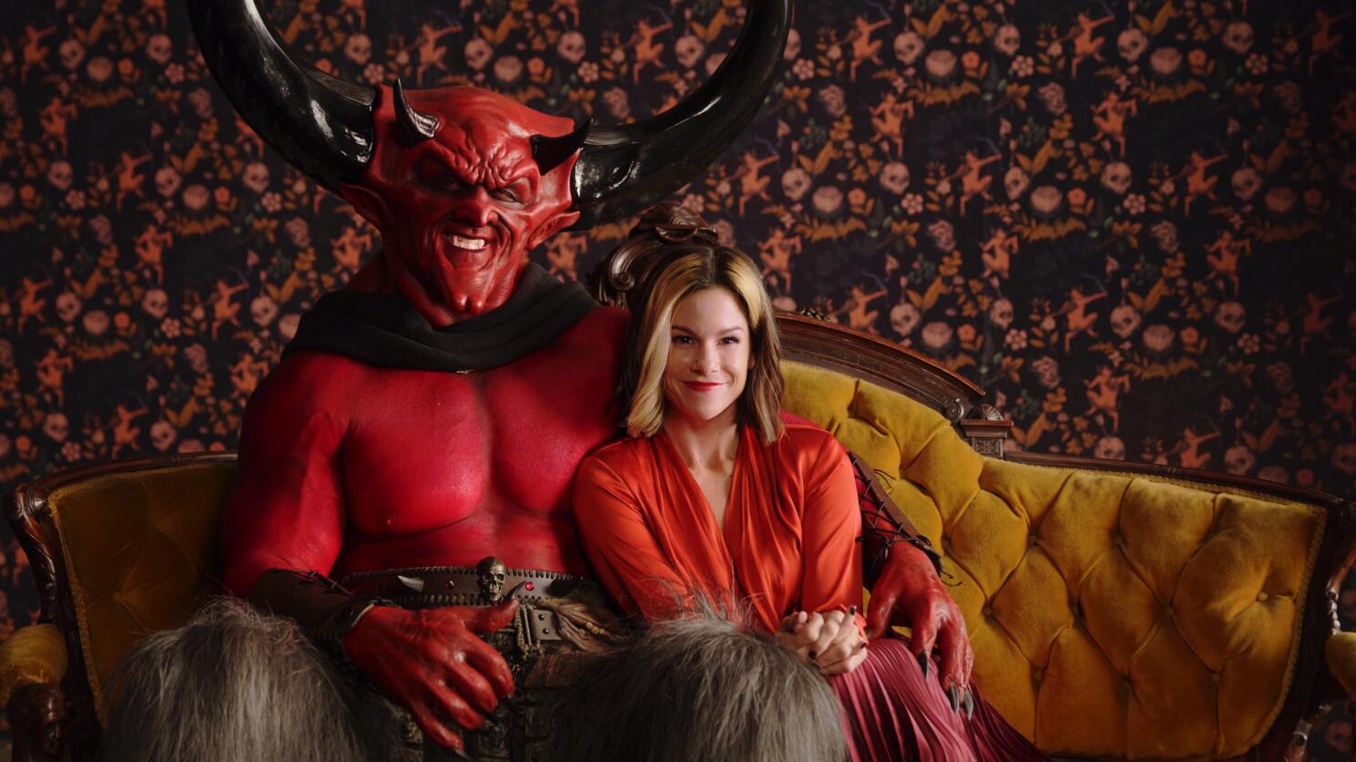 In 'American Horror Story,' Sex with Ryan Reynolds Is a Reward for  Satanists