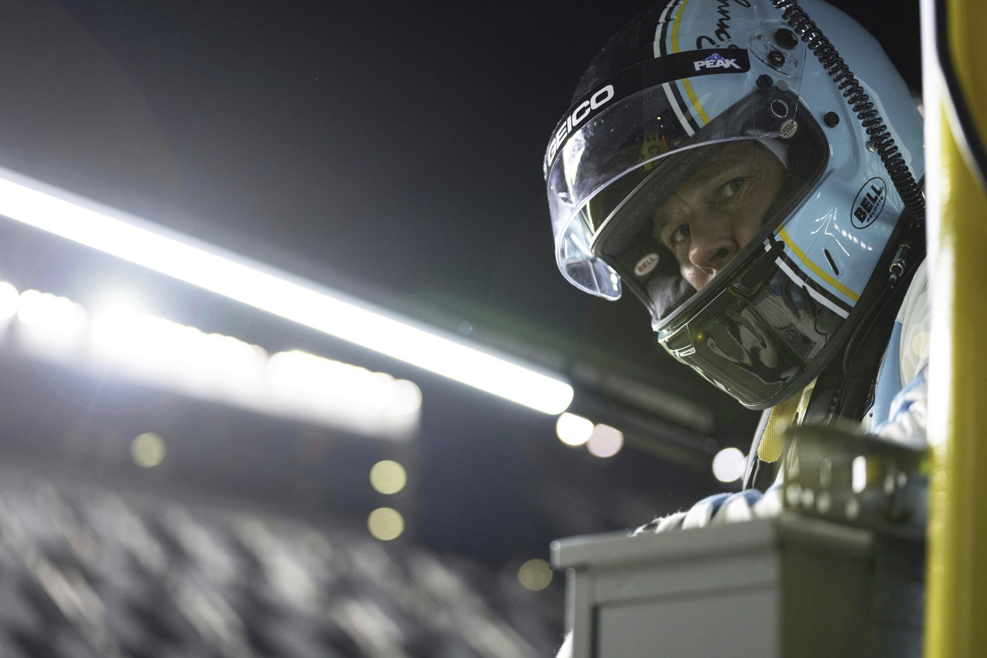 Brad Pitt en una escena de "F1: The Movie".