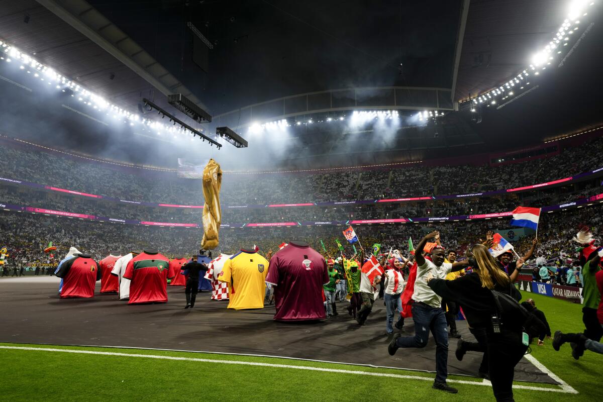 Vista de la ceremonia inaugural de la Copa Mundial en el estadio Al Bayt en Jor, Qatar, el domingo 20 de noviembre de 2022.