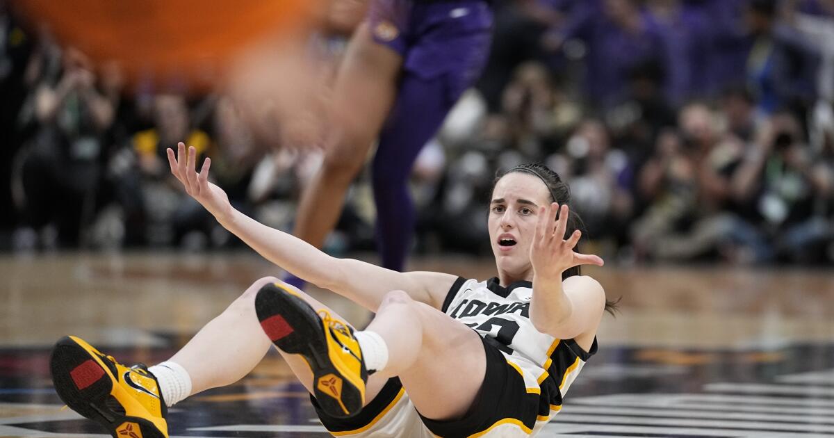Controversial Officiating Overshadows LSU vs. Iowa National Championship Game